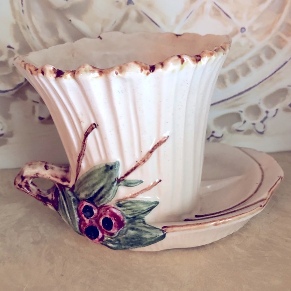 RARE McCoy USA VTG Art Pottery Fancy Lotus Leaf Red Berries Flower Pot CLEAN EXC - Picture 2 of 6